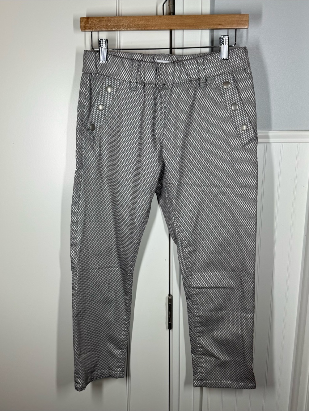 Bevy Flog Dafna Printed Button Capri Pants Silver gray 28 Quiet Luxury